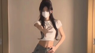 一个人在悲伤，另一个在洒脱