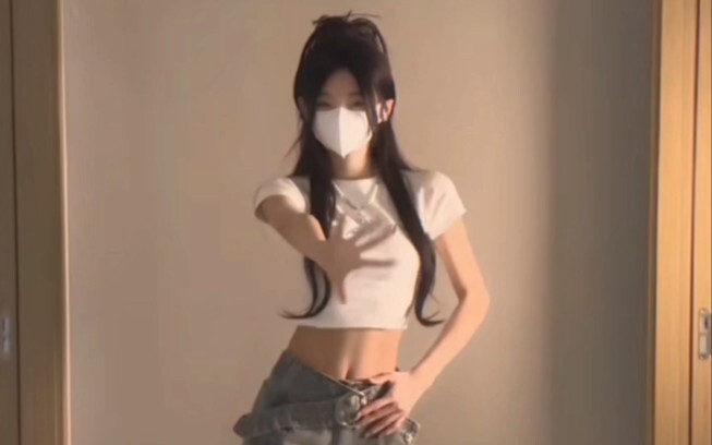 一个人在悲伤，另一个在洒脱