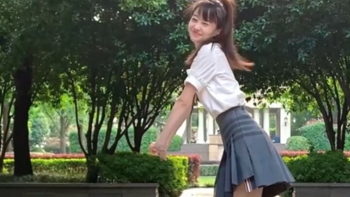 Bạn có còn xem phiên bản Tik Tok của "Love You" không? ? Hãy đến và trải nghiệm điệu nhảy gốc của MV