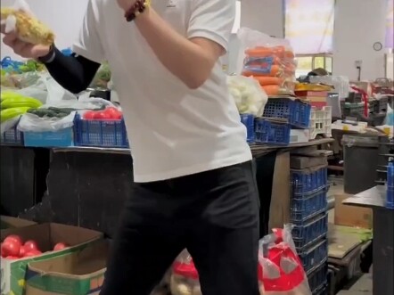 Tớ lại đến rồi nè, nấu ăn cho Nữ Chúa Băng Frejlord đây, đừng nghĩ lung tung nhé.