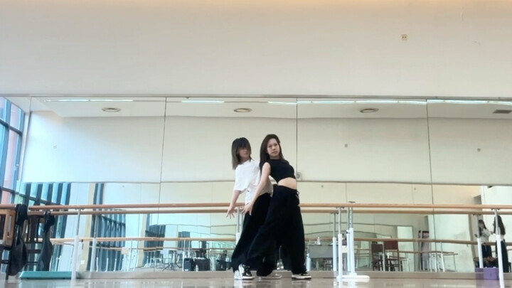 How can today's K-pop both reach for the skies and dive into the depths?