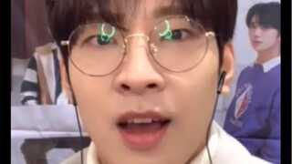 [Seventeen] Aku! Seorang wanita yang mengejutkan hidung Jeon Wonwoo! Apa yang kulakukan? Jeon Wonwoo