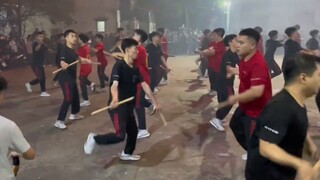 Pertunjukan penuh Xiashan Hewei Sheyingge, dengan kembang api untuk memeriahkan suasana, merupakan p