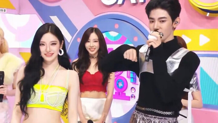 ยอดไลก์หลักหมื่น จางฮ่าวและหนิงหนิงถ่ายภาพคู่พร้อมบัตรเข้าร่วมงาน ชาวเน็ตต่างชาติพากันเอ่ยขอบคุณจีน!