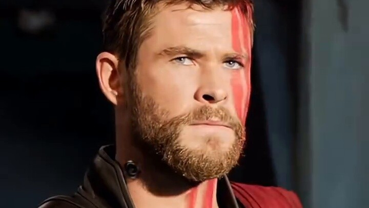 Superman melawan Thor