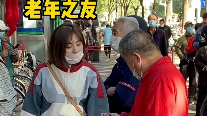 跟女朋友意外北京之行  差点拉裤