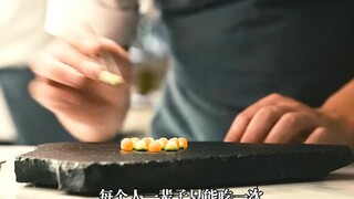 A group of people came to the boat, but couldn't go back. The chef here turned out to be...
