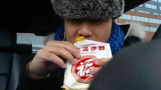 ASMR EATING SOUNDS - INSTANT NOODLE EATING WITH HAND