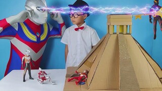 Sau khi Ultraman thật đánh bại Belial và lấy lại chìa khóa Ultra, anh ta đã mở kim tự tháp và tìm th