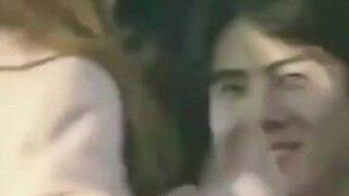 معجبة تتدلل على وو شي شون، فردّ وو شي شون قائلاً: "بصراحة، أسناني تأذت من دلالها!"