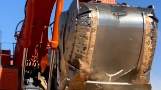 Kabarkan kepada kawan yang sedang memperbaiki tapal kuda, bahwa saya tidak akan pulang malam ini.