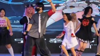 How come BYD uses Qinghai Shake to do random otaku dance?