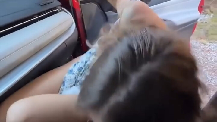 ทำไมถึงมีท่านั่งในรถที่ถ่ายออกมาได้ดีขนาดนี้ล่ะ?