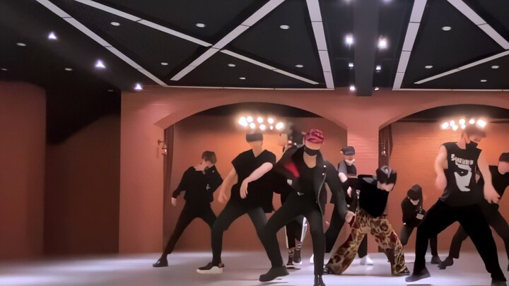 【4K60FPS】R1SE's "Never Surrender" practice room dance version!