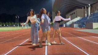 ความเข้ากันได้ของ Hype Boy และสนามเด็กเล่น! นักศึกษาสาวสุดเซ็กซี่เต้นกันอย่างสนุกสนาน [กางเกงยีนส์ตั