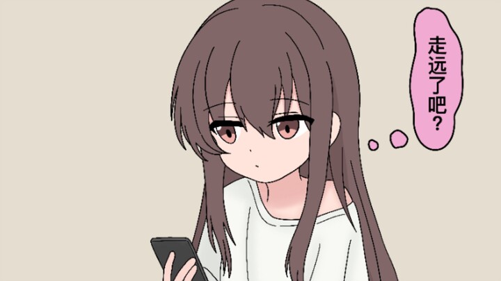 الأخت الصغيرة التي تلعب في غرفتك تريد إبعادك ثم تفتش سلة المهملات خلسةً