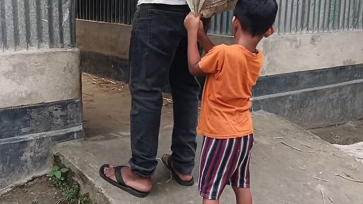 ধরলো টা কে?🤣😅🥲