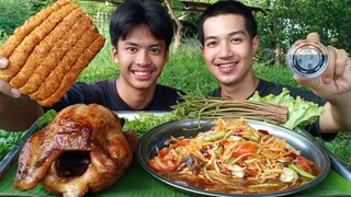 ตำปูปลาร้ารสแซ่บ กับหมูกรอบ ไก่ย่างเป็นตัวแซ่บนัวร์สุดๆ.