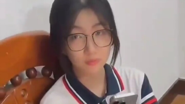 When Your Daughter Tells You These Headphones Cost 4,000 Yuan