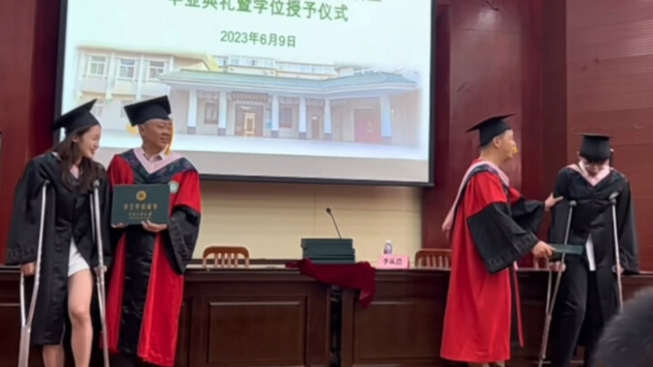 “Bumping into a crush” at the graduation ceremony