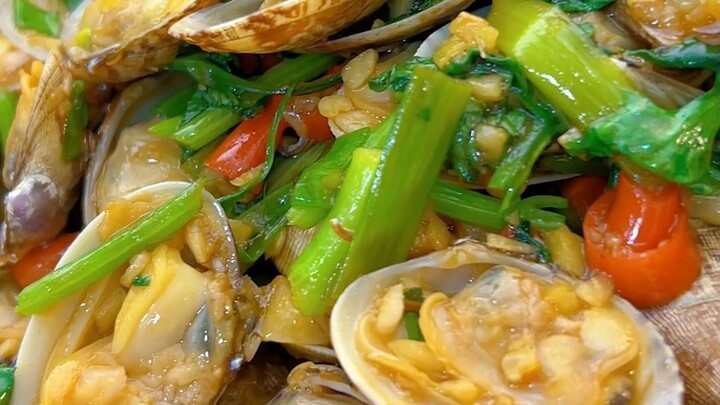 Mùa hè mà sao có thể thiếu món sò lông xào cay nhâm nhi cùng chút rượu?