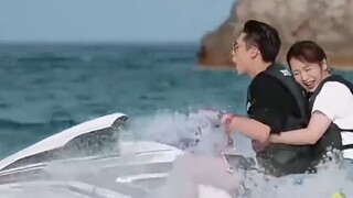 Yang Zi: Although holding it like this might cause scandals, I want to live! #王鹤棣