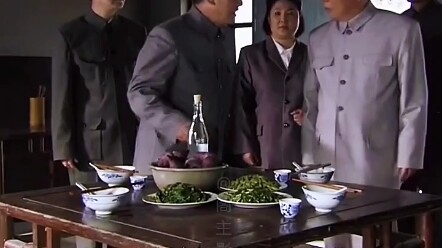 Jenderal Besar Zhu datang mengunjungi kantin untuk inspeksi.
