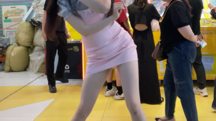 So cute! This dance-mat girl looks amazing straight out of the camera—may you stay full of energy in