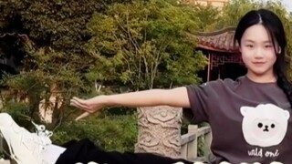 Dia akhirnya berhasil melewati tiga tahun di sekolah menengah pertama. Semoga berhasil dalam ujian m