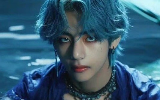Male idols who don’t need fans to spoil them with misguided makeup—no matter how the look turns out,