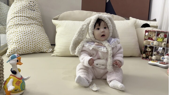 Hoàng tử công chúa, làm ơn giúp tôi trông trẻ với!!!