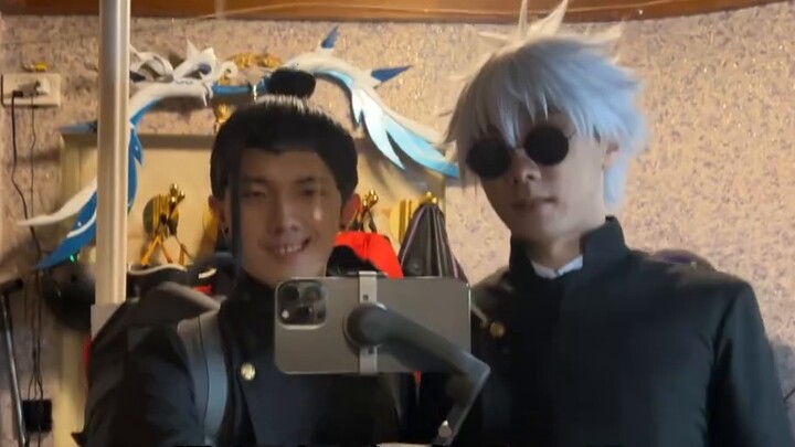 [Organisasi] Saat tubuh bagian atas dan bawah 2.5 Satoru pergi ke pameran komik bersama. . . . . .