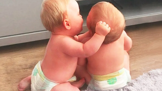 คลิปตลกเด็กแฝดทะเลาะกัน - @Baby Love Funniest Home Videos