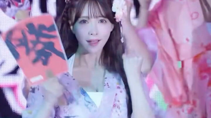Yua Mikami trong trang phục yukata làm thành viên đội cổ vũ 📣📣