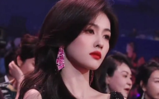 Bai Lu is so, so, so beautiful!