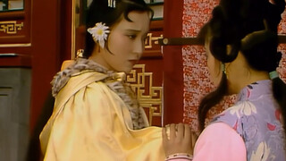 大家闺秀的披风造型：新版VS老版，新版是一群小红帽吗