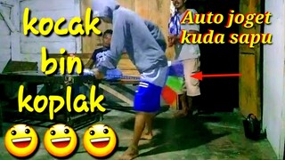 Video viral lucu banget bikin ngakak gokil abis kena hipnotis langsung joget kuda lumping