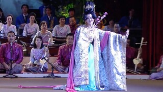 Tarian dan nyanyian Thailand "Peri Turun Bukit"
