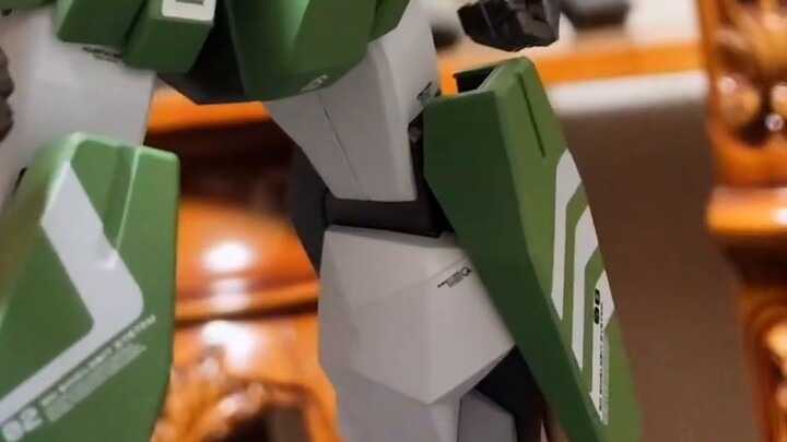 Bandai 1:100 Cherubim mengambil foto untuk memperingati musim kedua seri Gundam 00. Salah satu dari 