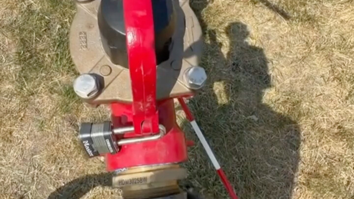 กระบวนการบรรจุน้ำในรถบรรทุกน้ำ