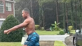 التجول تحت المطر! الهبوط على قدم واحدة!