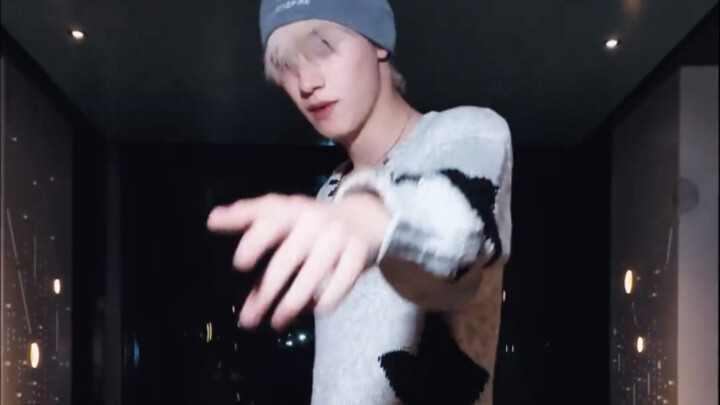 Zhu Zhixin danced all i wanna do again!