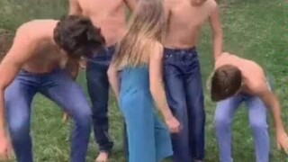 这个姑娘一定很幸福吧！