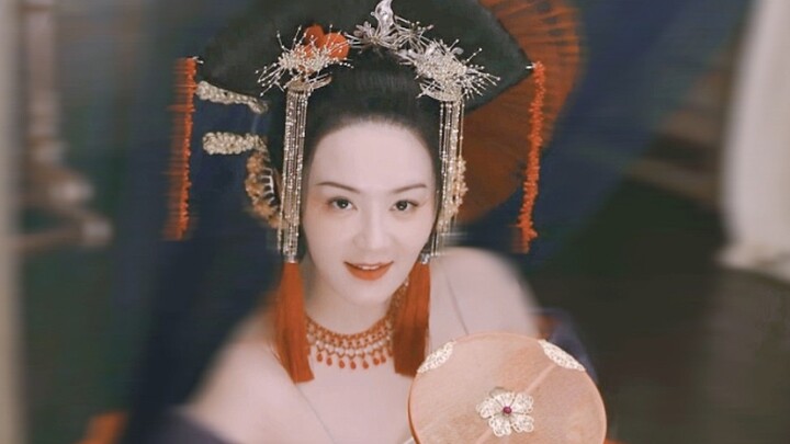 “Di hadapan pesona yang mutlak, wajah hanyalah nilai tambah belaka”