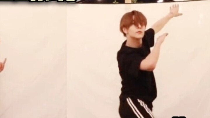 Damn, he pretended to be like this. Is this the boy group dance that high school boys “learned on th