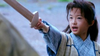 小孩手持一把木剑 竟敢劫持囚车