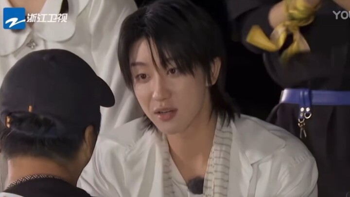 Không dám tin là mình thắng được đạo diễn trong màn đấu tay, Tiểu Bát hai lần nghi ngờ đạo diễn “chơ