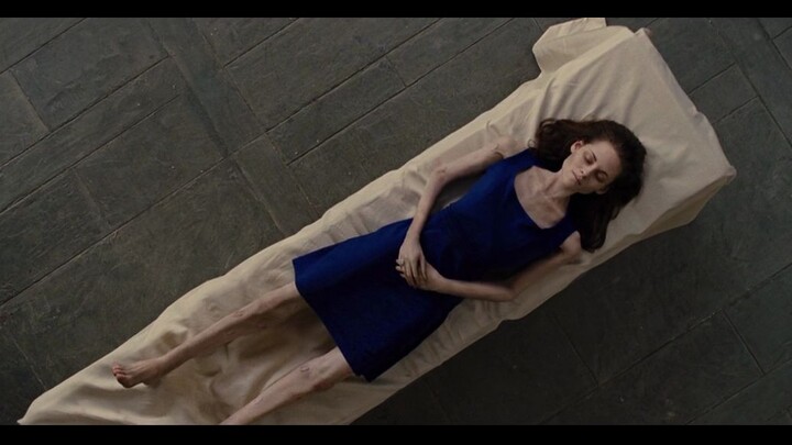 Twilight | Bella Gives Birth To Renesmee
