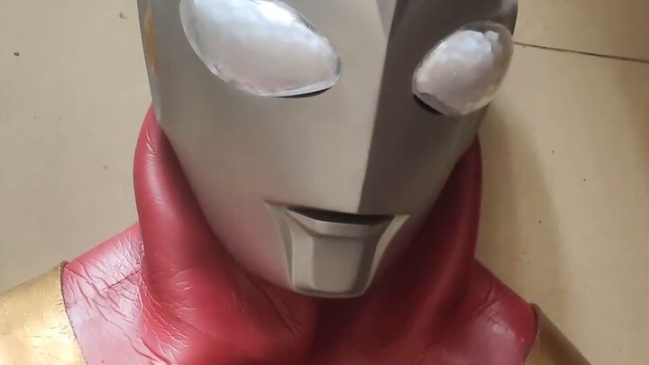 The Ultraman Gauss leather case I exchanged with my friend for the Kamen Rider leather case has arri