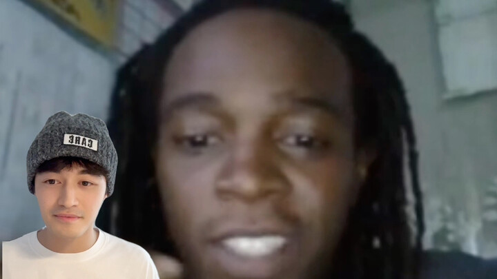 عندما يتظاهر مغني الراب بأنه بريء أمام الأجانب